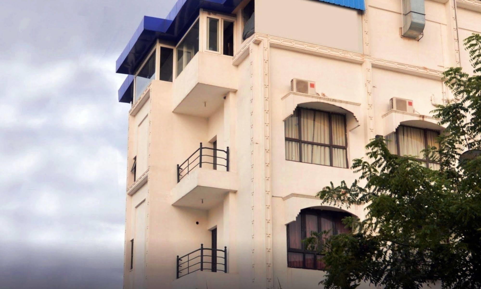 Genx Banjara Hill 1589 Hotel Hyderabad Exterior photo