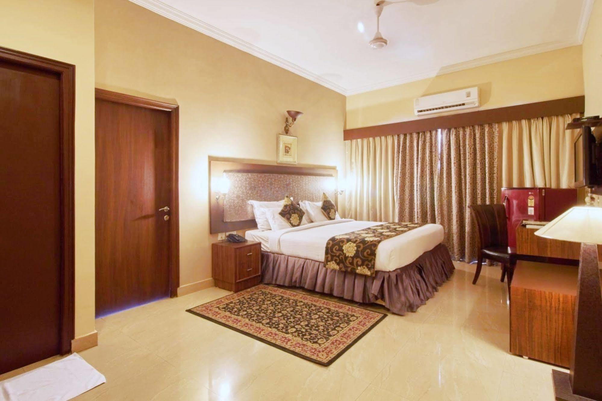 Genx Banjara Hill 1589 Hotel Hyderabad Exterior photo